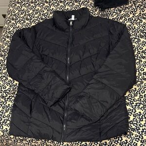 Time and Tru Women's Black Puffer Jacket